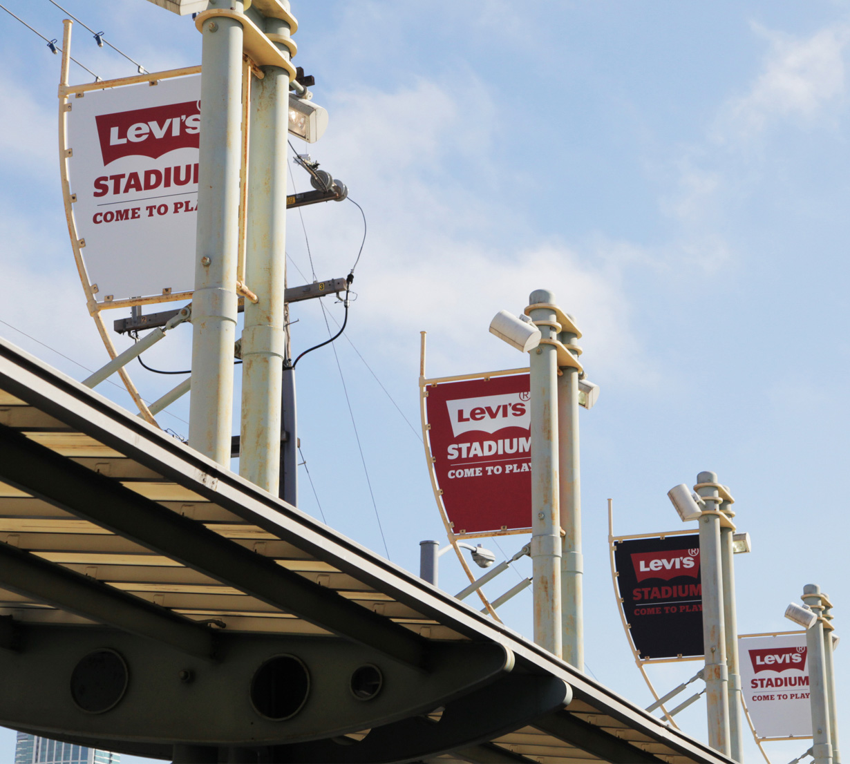 07b_49ers_OutdoorPosts_sm